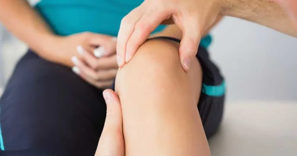 Đầu gối còn sưng sau mổ dây chằng