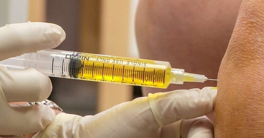 Tiêm chất nhờn khớp gối có tác dụng phụ không